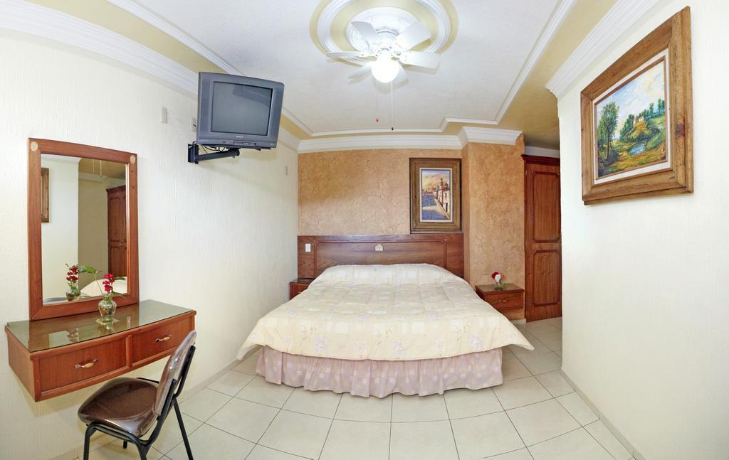 Hotel Rincon Tarasco Морелия Экстерьер фото